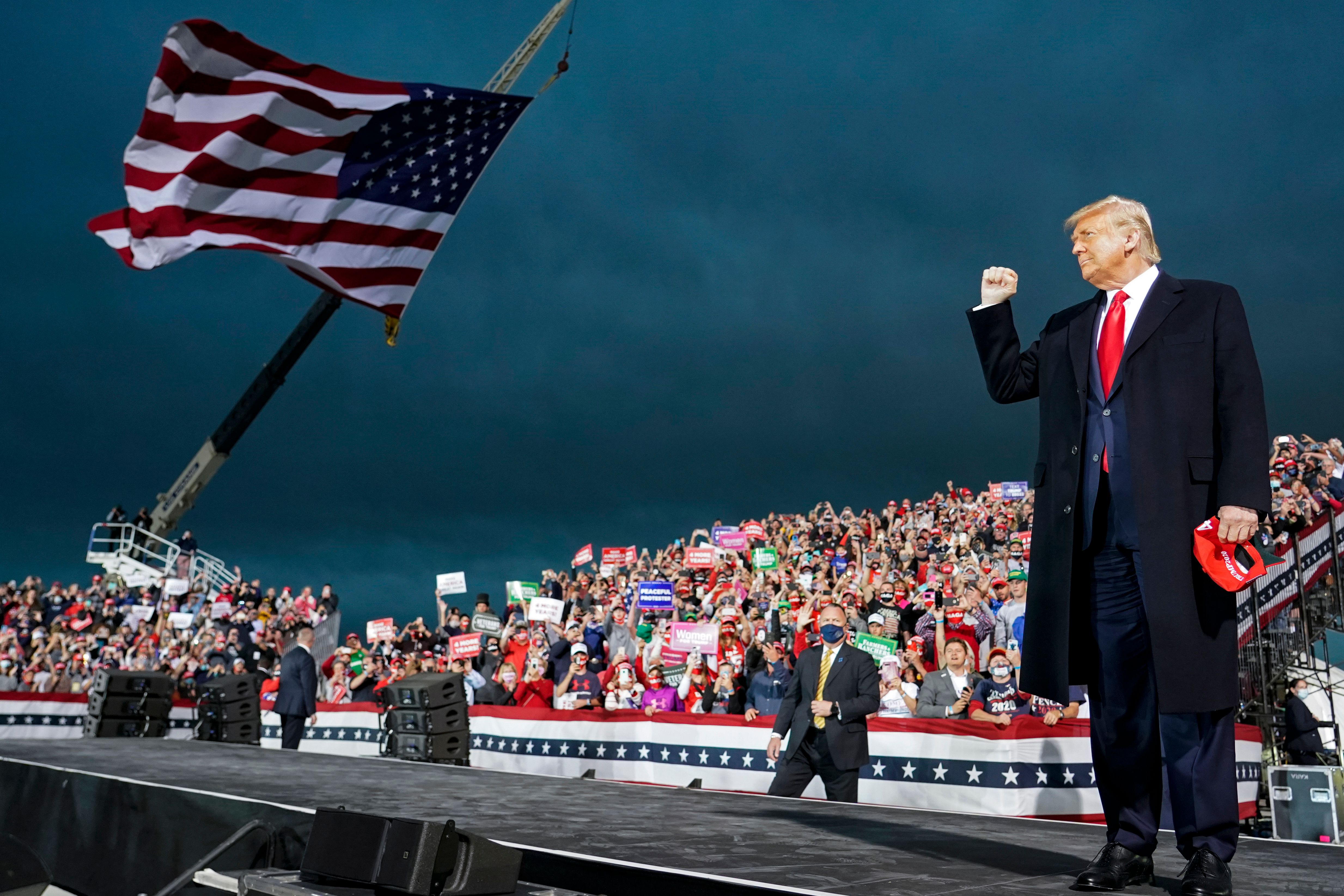 Trump's Iowa Rally Attendance: Des Moines Crowd Size Photos