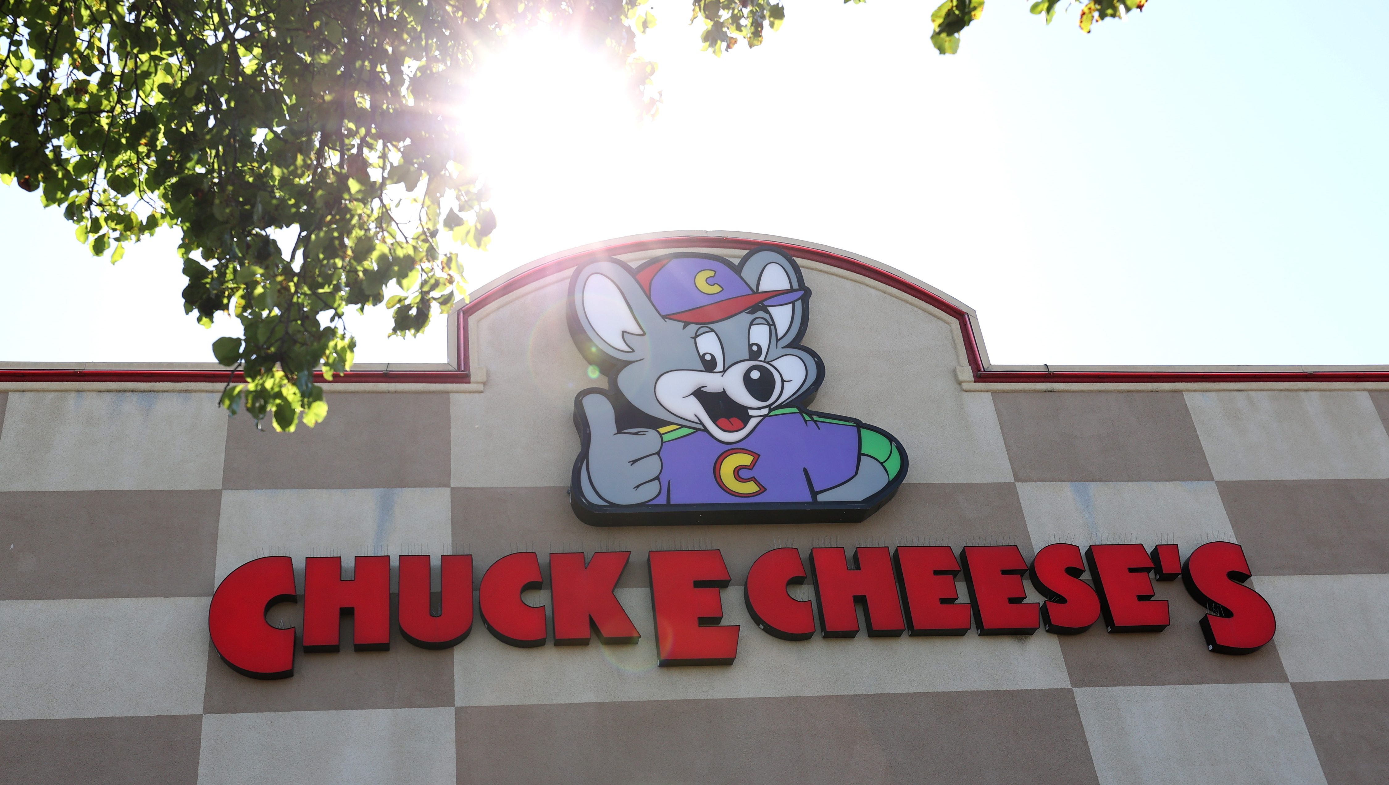 Police: Woman Shoots Mother of 5 In Iowa Chuck E. Cheese | Heavy.com