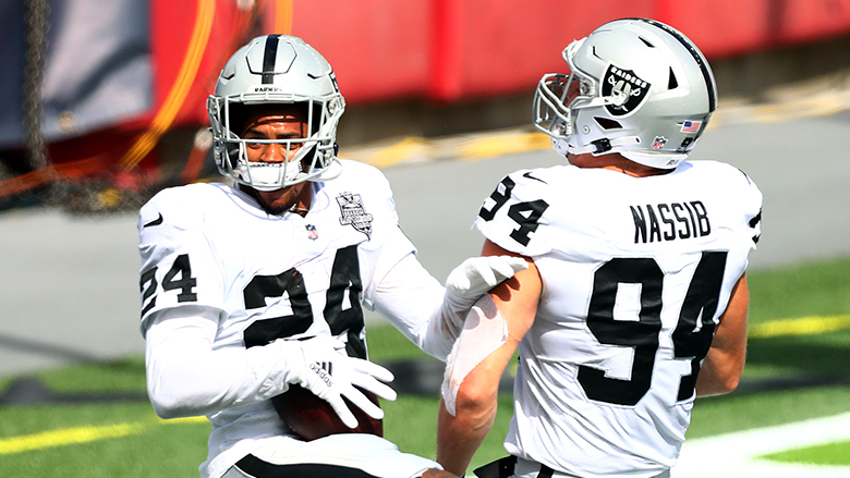 Raiders' Carl Nassib Broke Toe Against Chiefs: Report