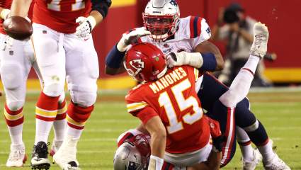 Chiefs’ Mahomes Seen Hugging Patriots Star With COVID on Monday [LOOK]