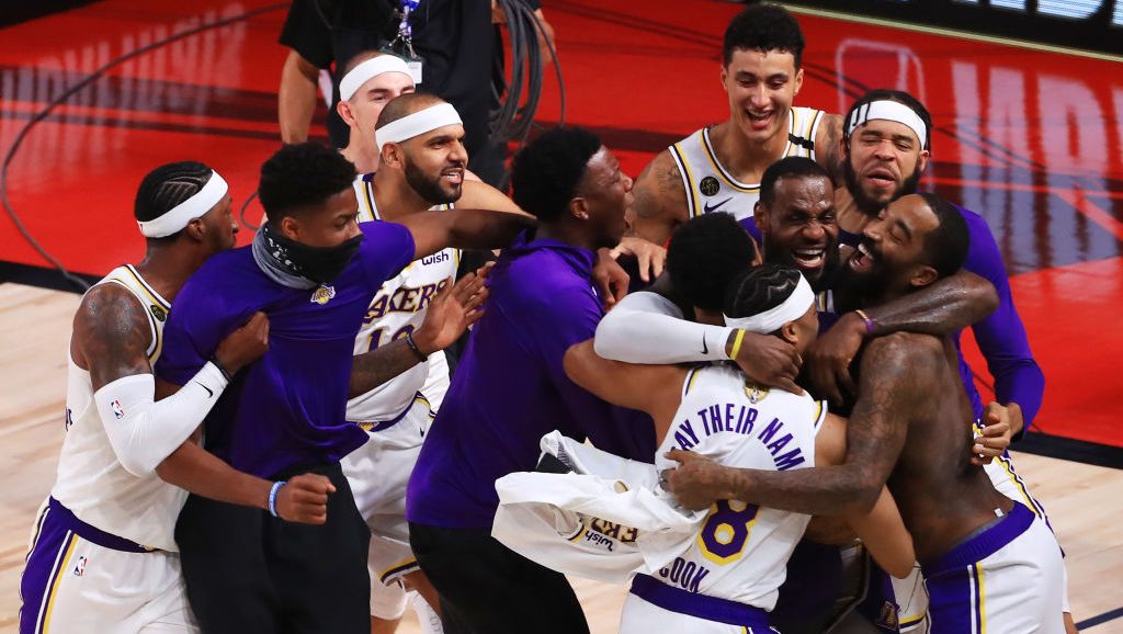 Lakers roll to Vegas to celebrate NBA championship