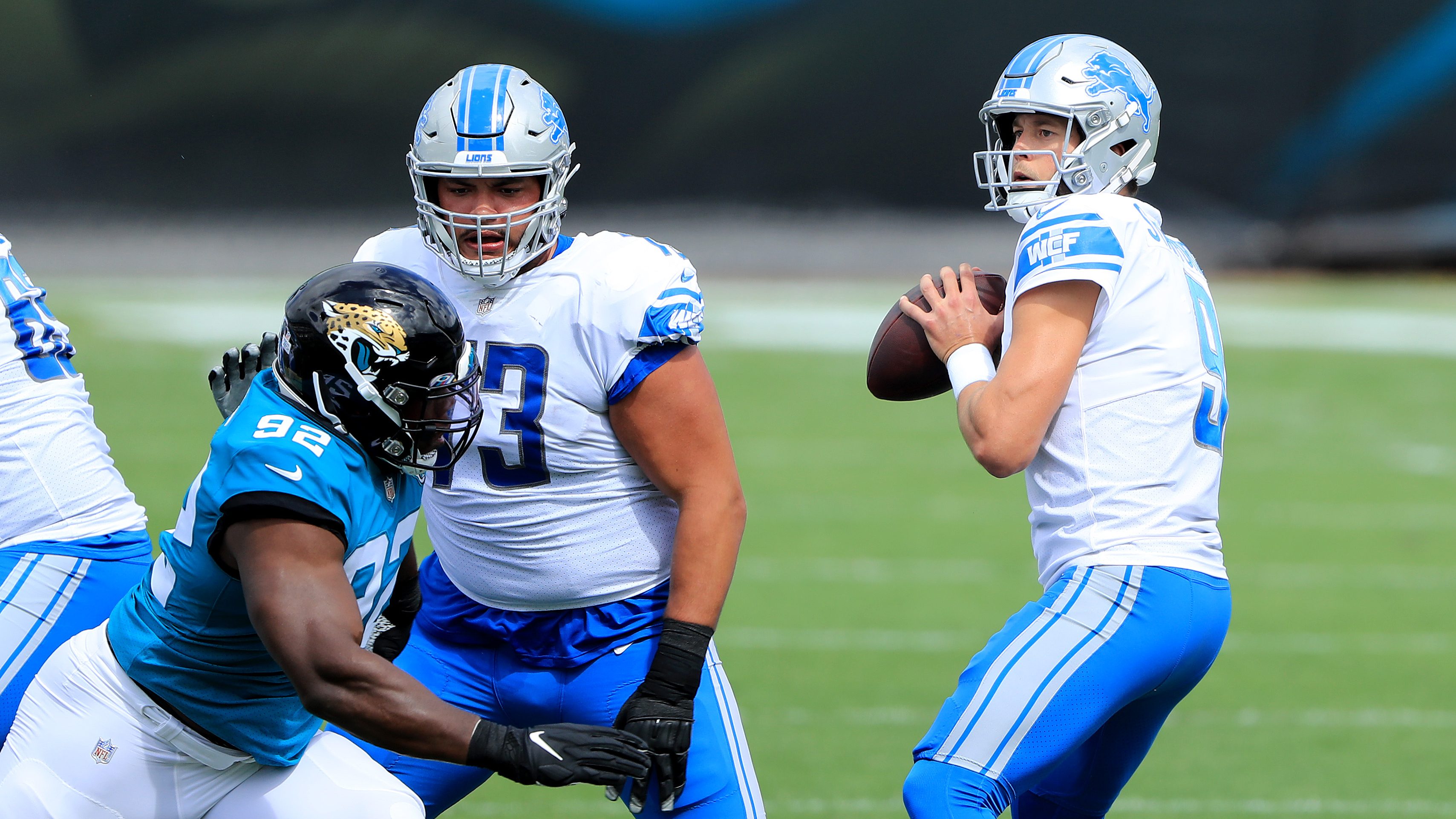 Lions' Matthew Stafford Makes Amazing Sidearm Throw