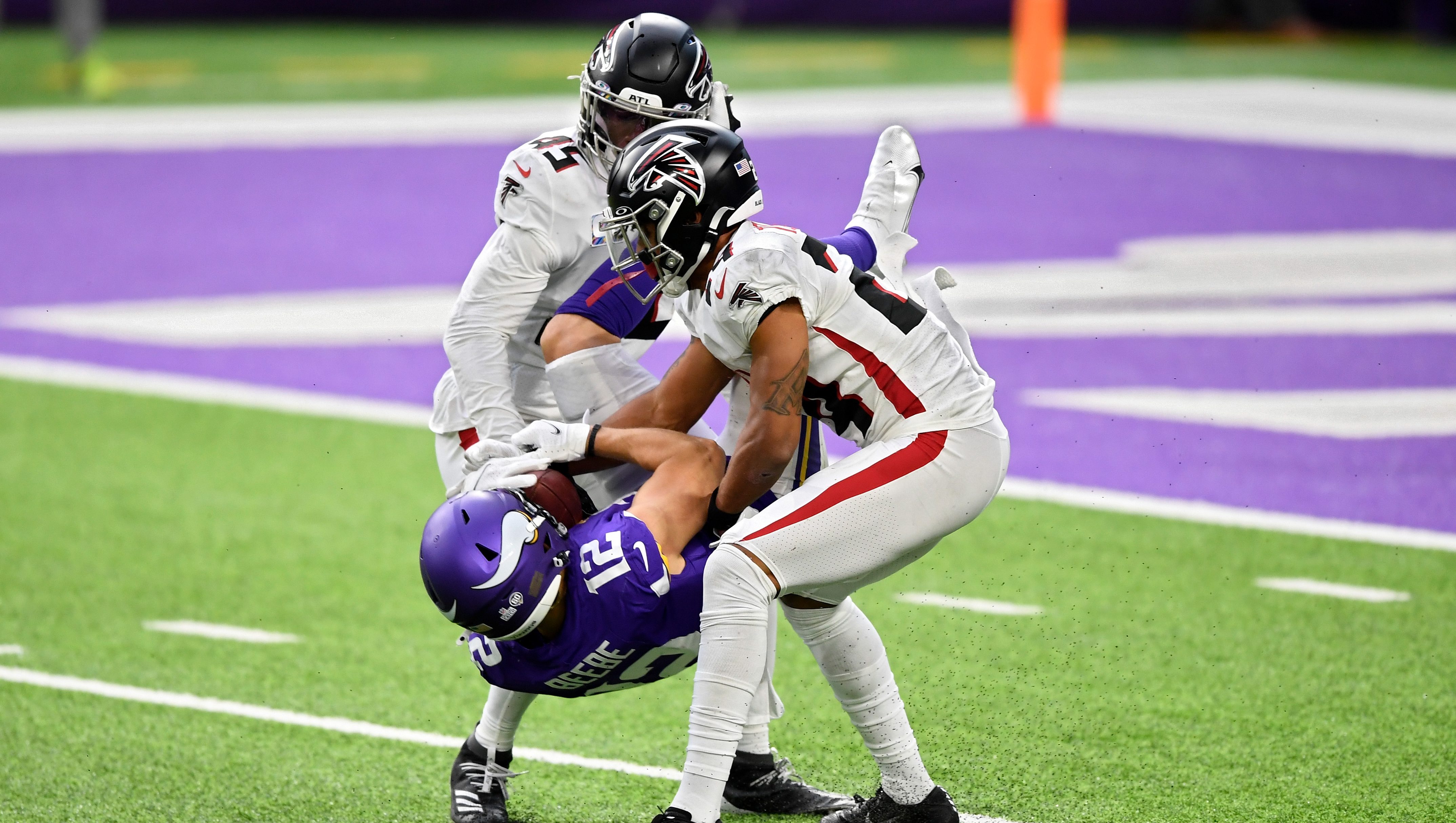 falcons-rookie-secures-first-nfl-interception-in-an-insane-way-watch