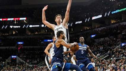 6-Time All-Star Likes Tweet Suggesting He Sign With Lakers