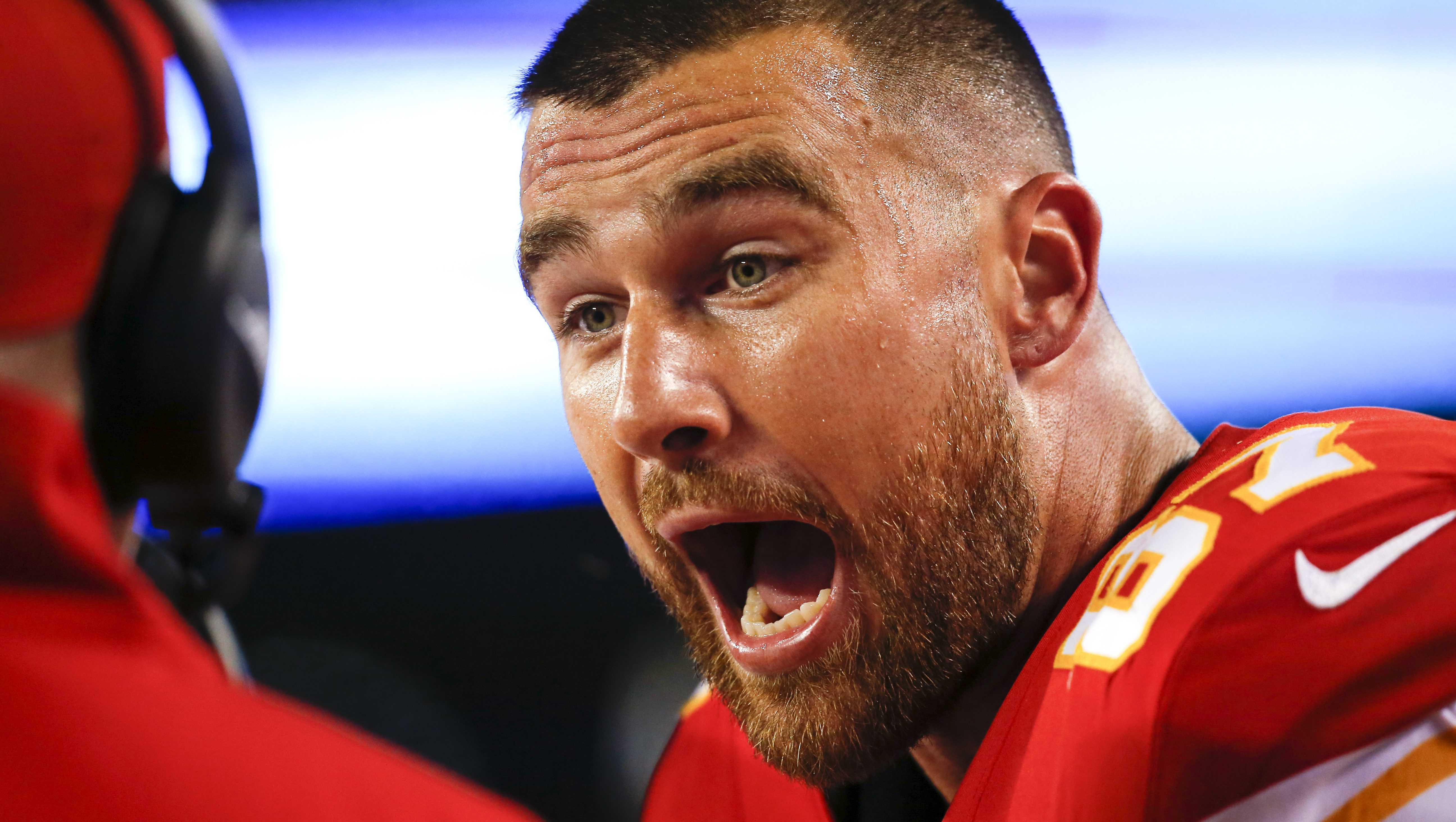 Chiefs’ Tyreek Hill Roasts Travis Kelce On Twitter With Funny HS Photo ...