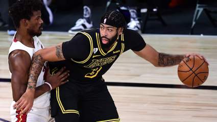 Anthony Davis to Make Lakers Wait on New Contract: Report