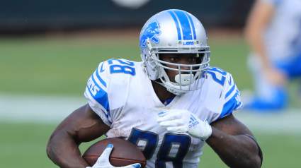 Lions’ Adrian Peterson Hands Out Awesome Gift to Teammates [LOOK]