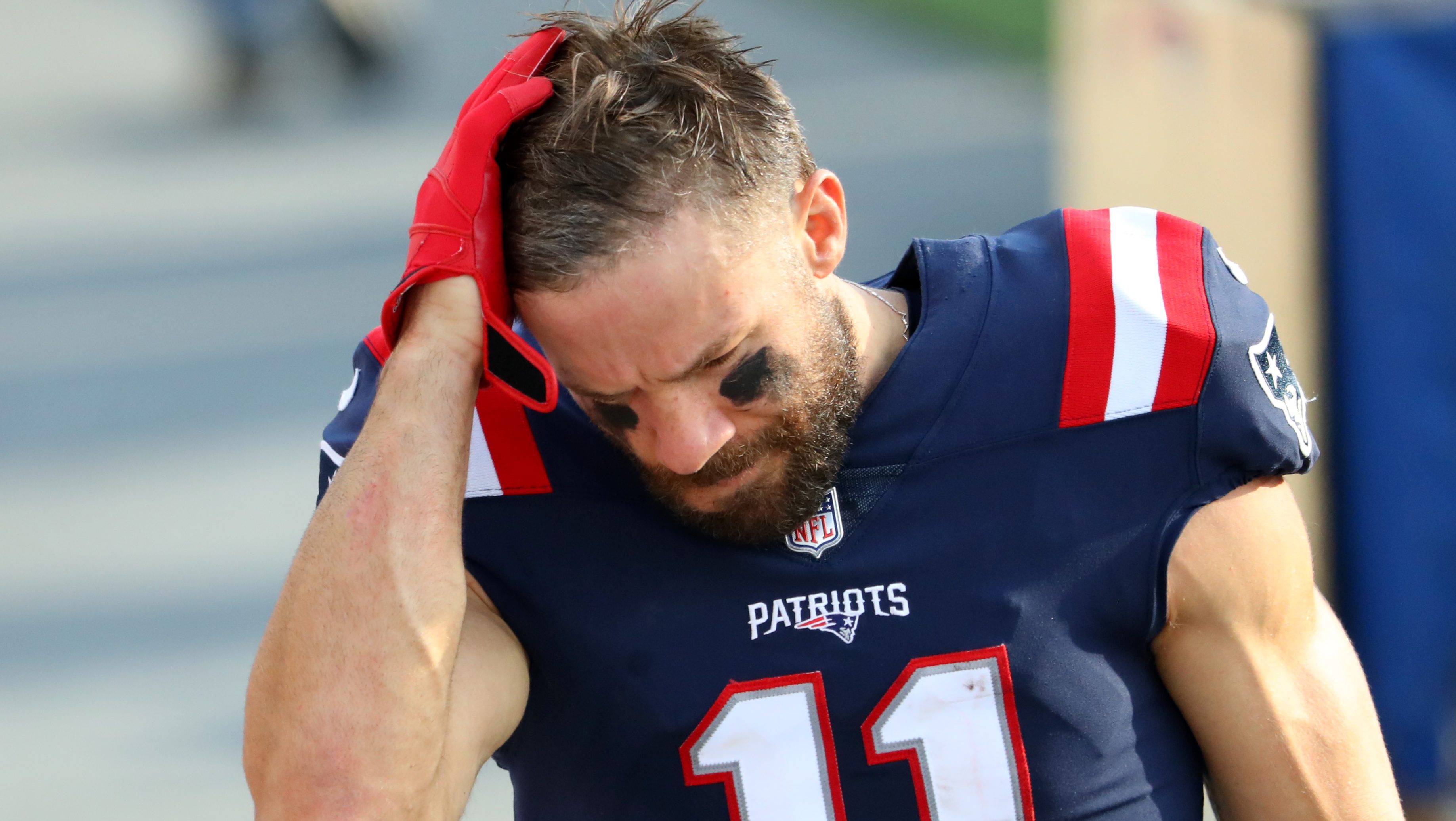 Hit in Head, Patriots' Julian Edelman Stays In, Leaving Questions -  The New York Times