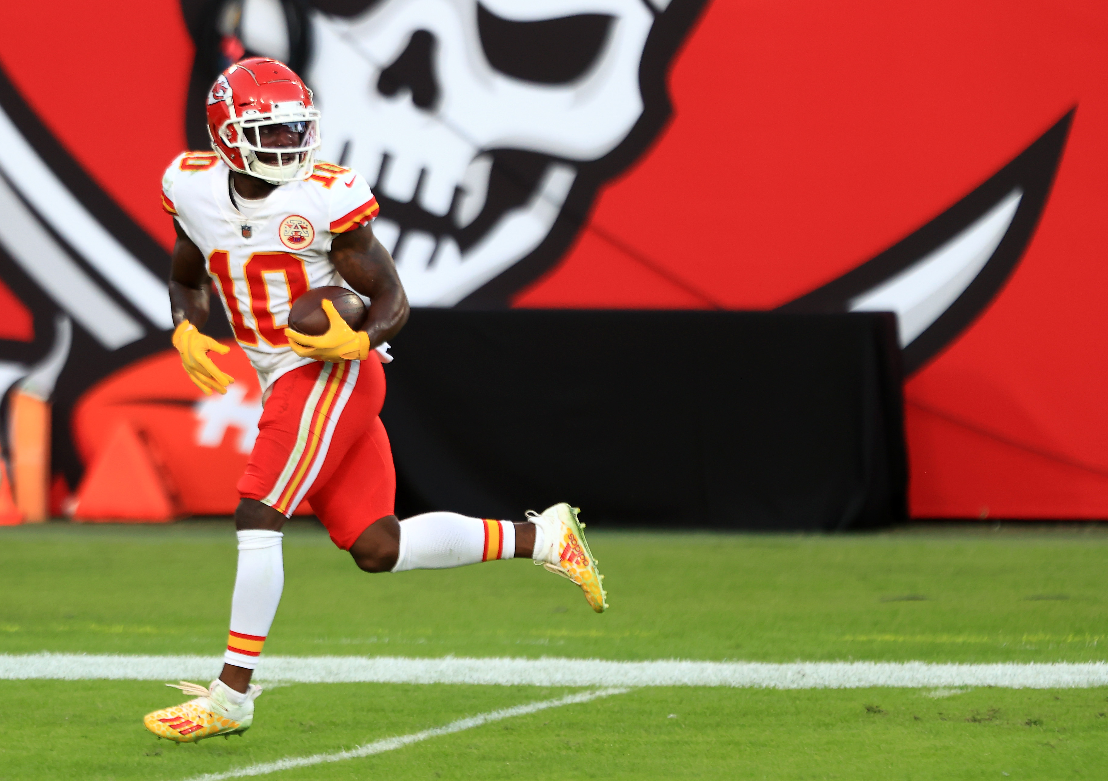 Chiefs’ Tyreek Hill Trolls Haters After Historic 269-Yard Showing ...