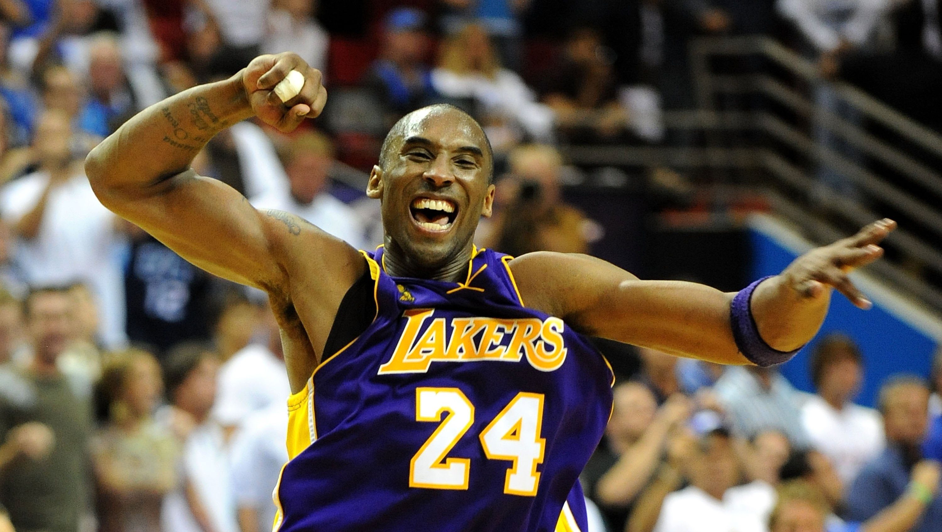 Eagles honor Kobe Bryant by featuring 'Kobe's 10 Rules' on