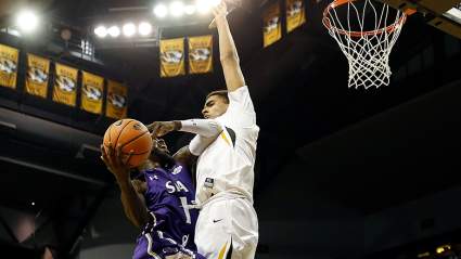 Lakers Sign Award-Winning Rookie Guard: Report