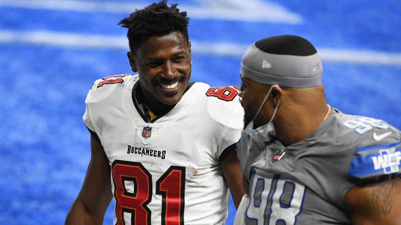 Buccaneers' Antonio Brown Instagram Post a Hit