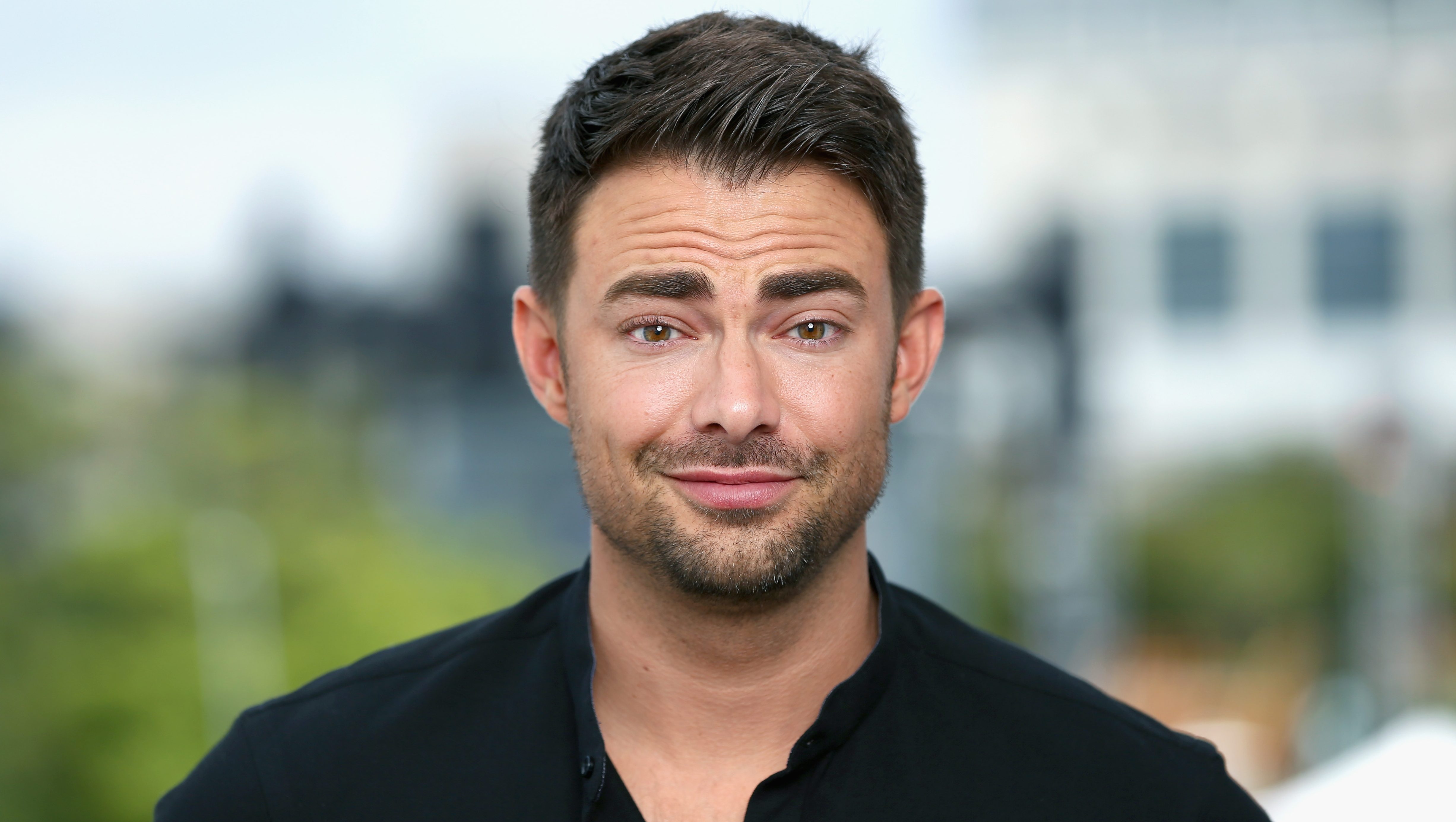 Next photo of Jonathan Bennett