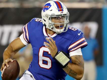 Eagles’ Converted QB Suffers Unfortunate Back Injury