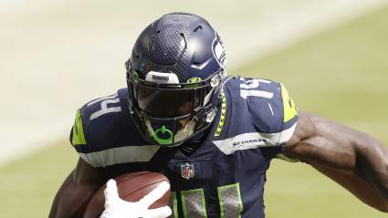 Seahawks Reveal Winning Jersey & Uniform Combo vs. Giants