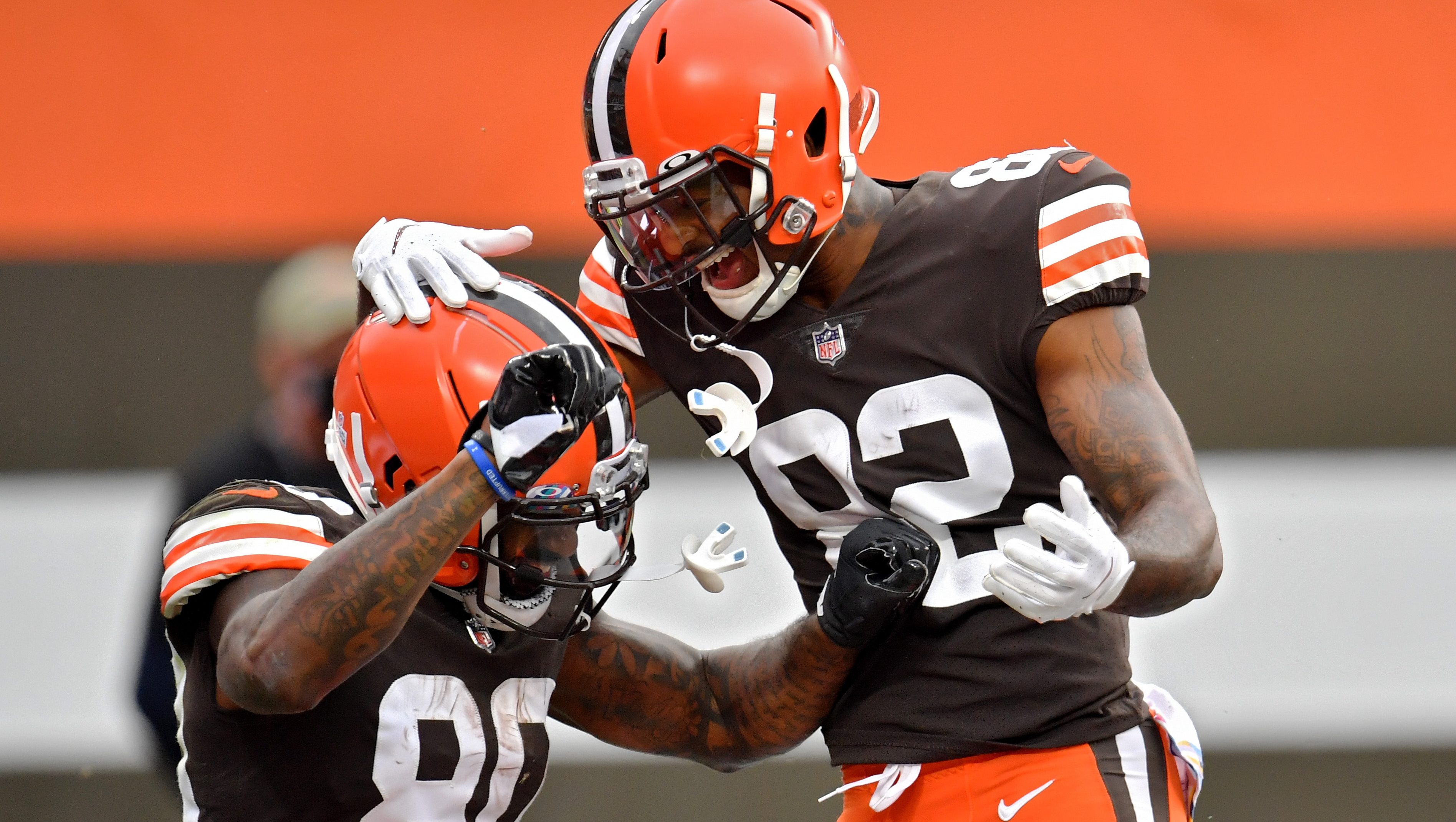 Browns social media trolls Bears over new orange helmet