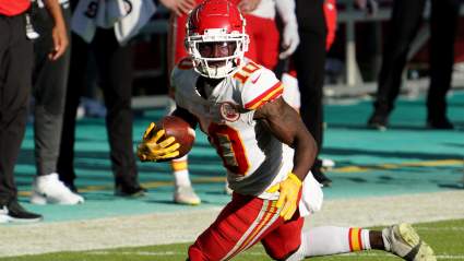 Chiefs Get Status Update on Tyreek Hill’s Apparent Leg Injury