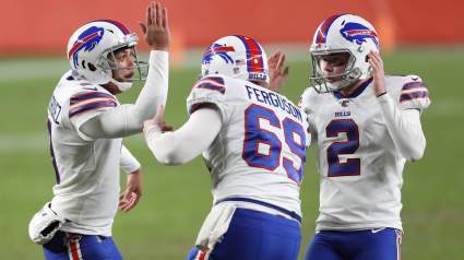 Bills Mafia Greets Team at Airport After Capturing AFC East Title