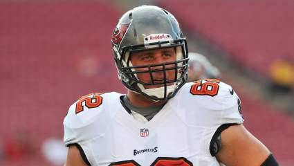 Buccaneers Sign Familiar Face to Protect Tom Brady