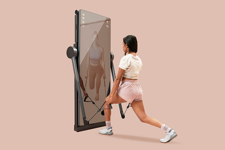 Smart fitness online mirror