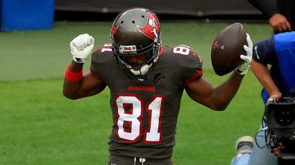 Bucs Star Antonio Brown’s Super Bowl Playing Status Revealed