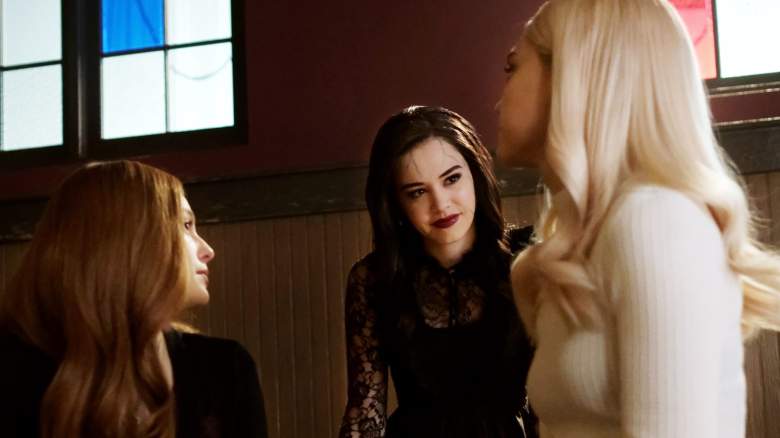 Legacies -- "Life Was So Much Easier When I Only Cared About Myself" Pictured (L-R): Danielle Rose Russell as Hope, Jenny Boyd as Lizzie and Kaylee Bryant as Dark Josie