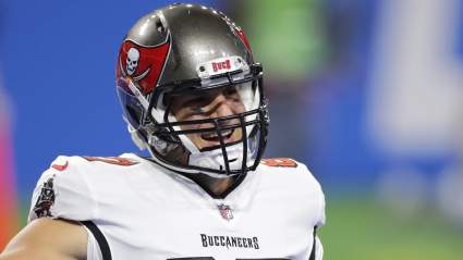 Bucs’ Rob Gronkowski Hilariously Reacts to Patriots Reporter on Zoom Call