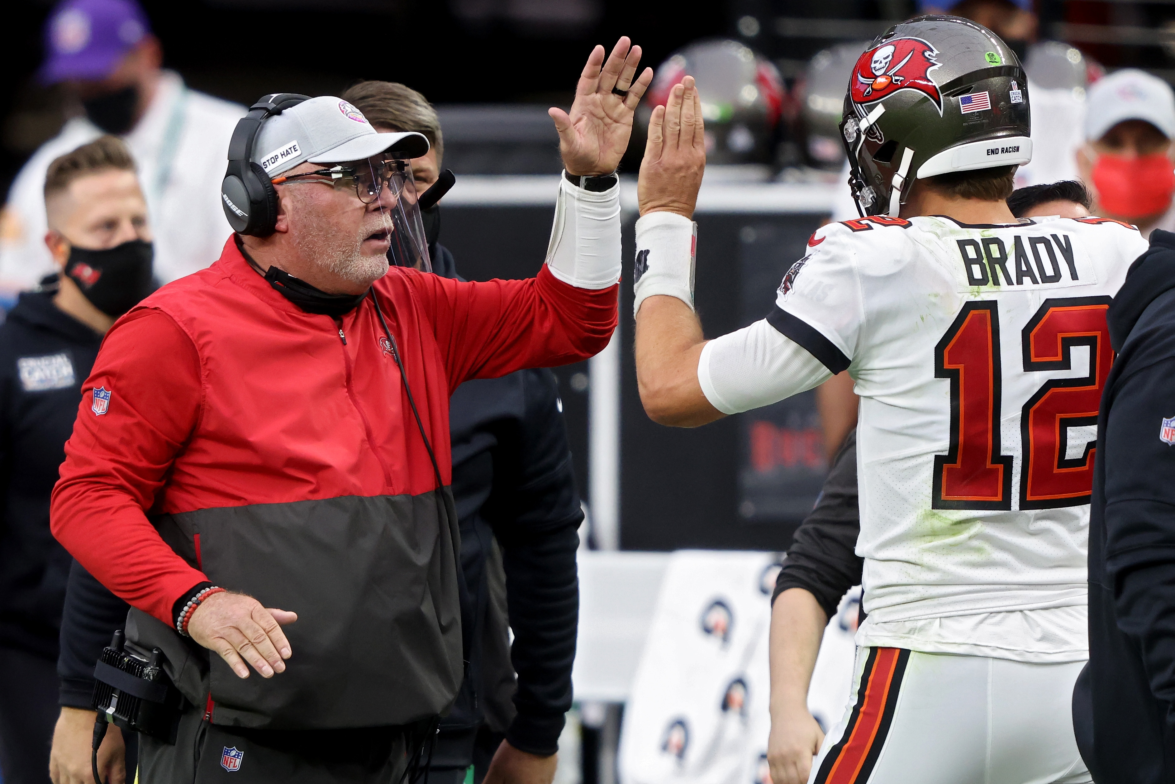 Buccaneers unveil images of Tom Brady in his new jersey