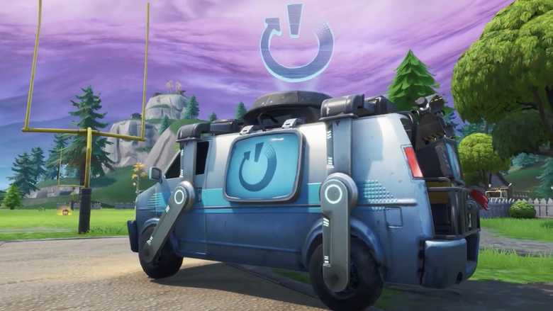 Fortnite Player Pulls Off 1000 IQ Reboot Van Play | Heavy.com