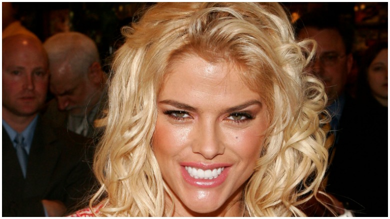 Anna Nicole Smith S Death Anniversary How Did She Die 14 Years Ago Heavy Com