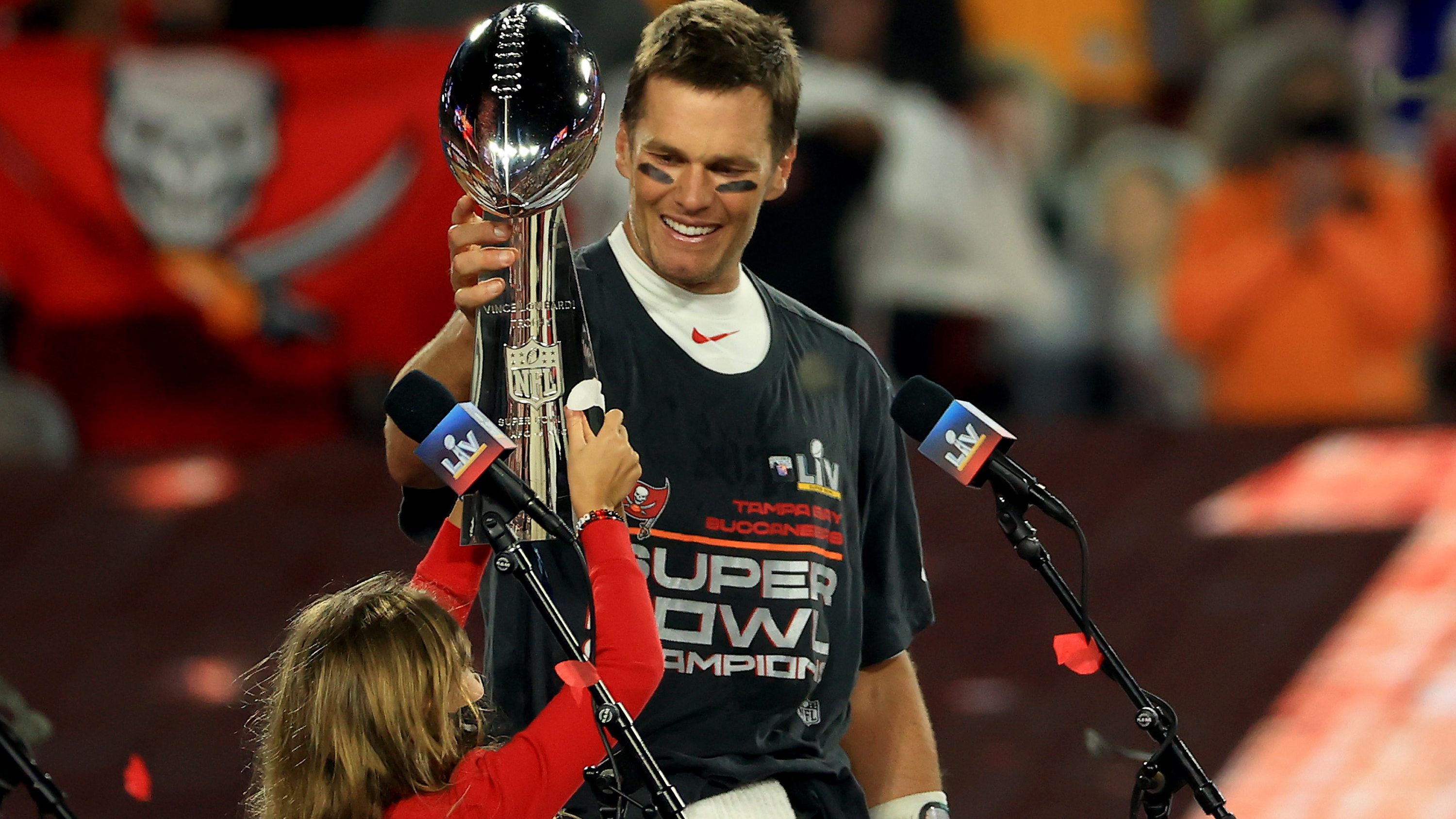 Bucs Tom Brady will have 'minor' knee surgery