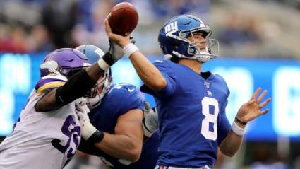 Giants Sign Vikings Pass-Rusher; Pursuing Patriots Linebacker: Report