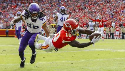 Chiefs’ Tyreek Hill Shows off Insane Dunks in Viral Basketball Video