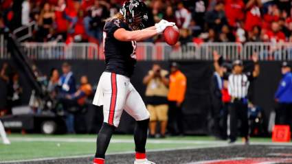 Falcons Re-Sign Exclusive Rights Free Agent Tight End