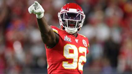 Chiefs Lose Promising 6-Foot-7 Defensive End to Saints: Report