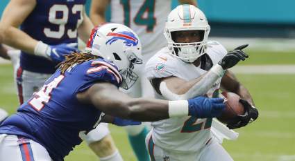 Bills Sign Ex-Dolphin to 1-Year Deal