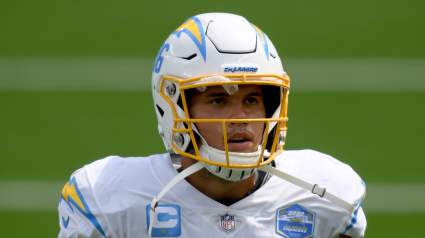 Twitter Reacts to Patriots Signing 2nd Stud TE in 2 Days