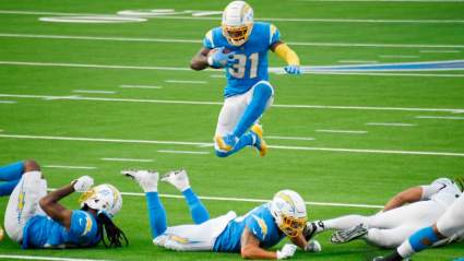 Steelers Sign Ex-Dolphins, Chargers Running Back