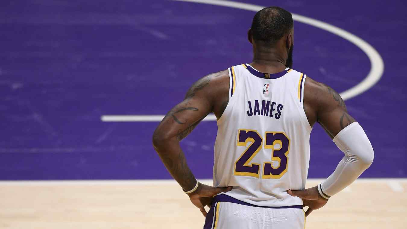 Lakers Concede That LeBron James is 'Pretty Banged Up'
