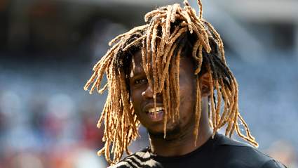 Browns Pass Rusher Exits Practice Field for 2nd Consecutive Day: Report