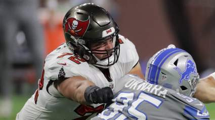 Bucs Re-Sign High School QB-Turned Lineman: Report