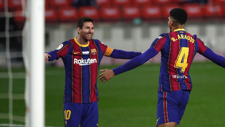 Lionel Messi and Ronald Araujo