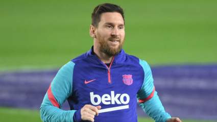 Messi Relaxes at Barcelona Beach Before Crunch Match [WATCH]