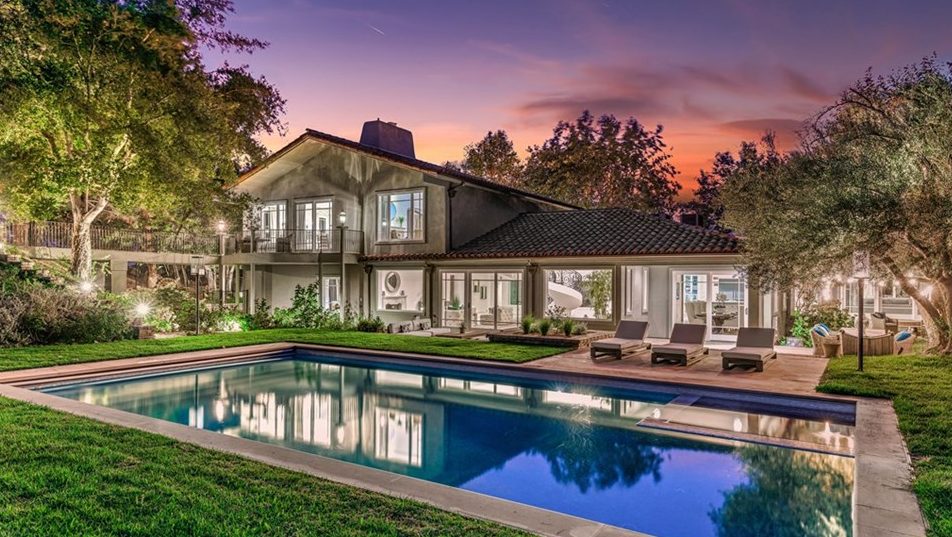 Joe Rogan Sells Los Angeles Home After Texas Move