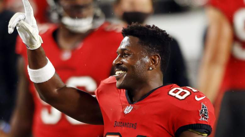 Antonio Brown posts photo in Ravens uniform, wants to play with Lamar  Jackson-- and there might be mutual interest