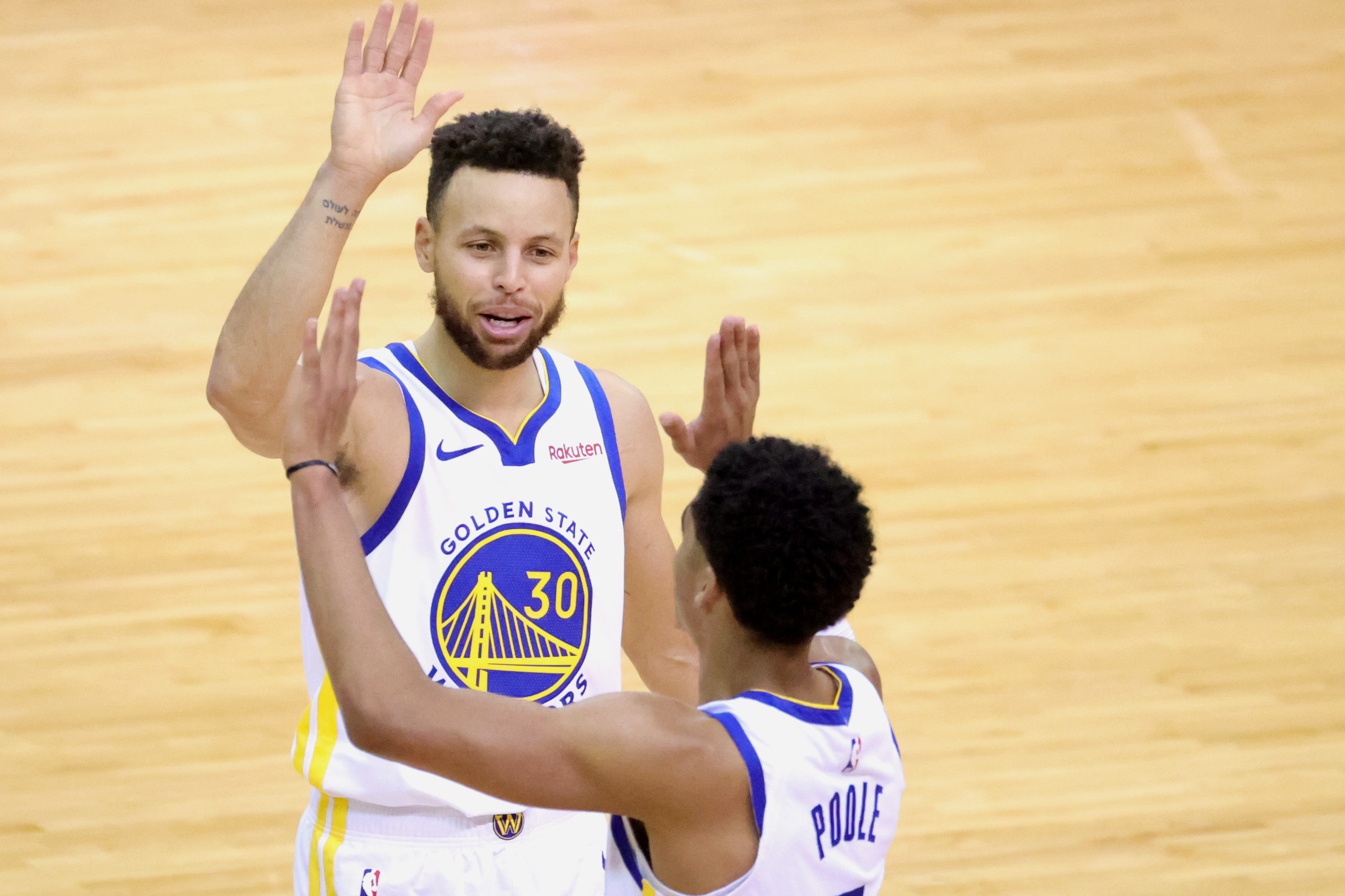 Warriors Curry Wins Yet Another Award For Yet Another Unprecedented Feat