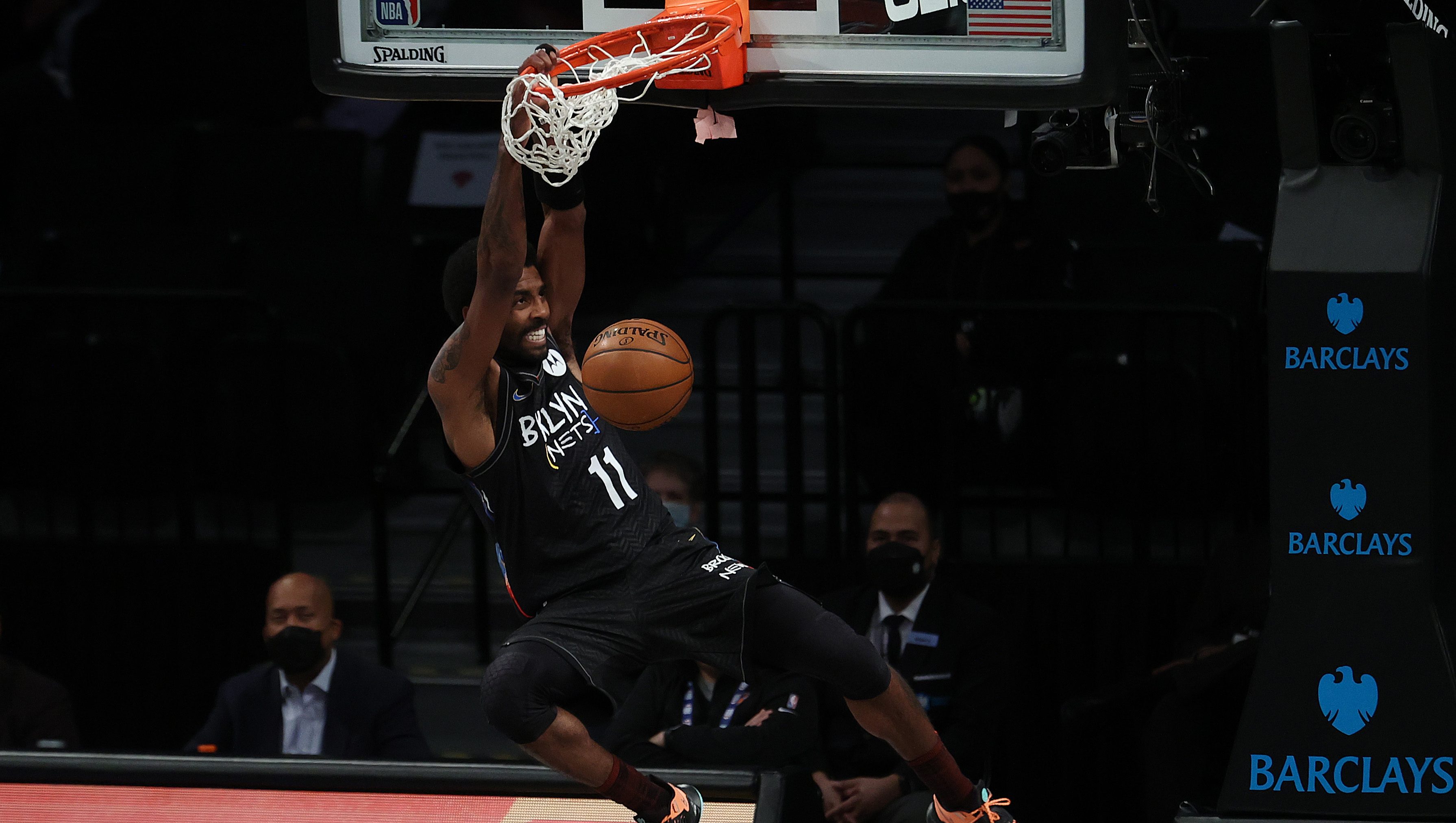 kyrie irving dunk