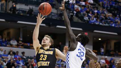 Raiders Announce Signing of Former Basketball Star