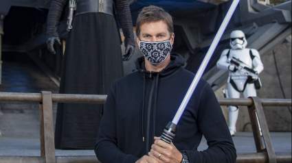 Tom Brady Hilariously Reacts to Star Wars Character [WATCH]