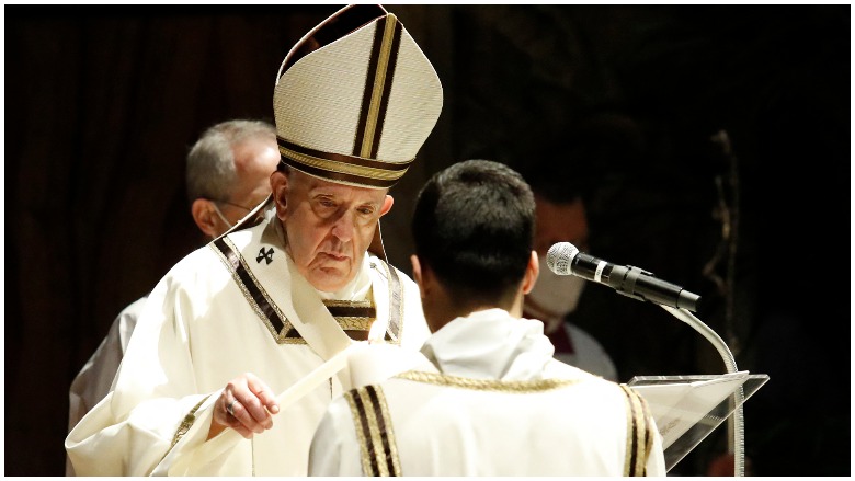 Pope Francis' Easter Sunday Mass Live Stream 2021 | Heavy.com